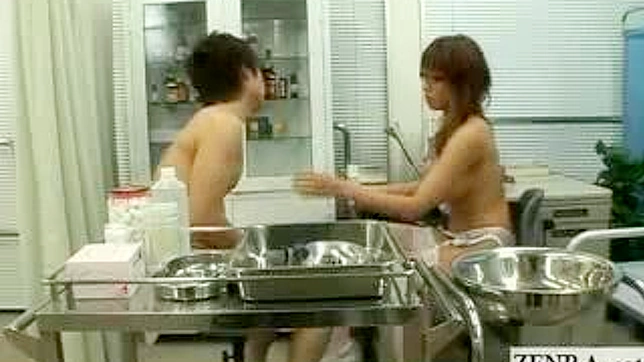 アジア人看護師が全裸の男子学生を扱き下ろす美乳シーン