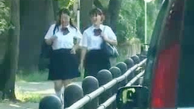 セクシーな学生が日本でトリッキーな大工に利用される