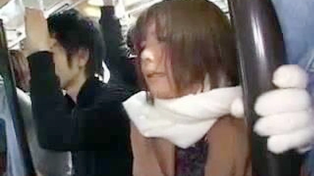 忘れられない公衆の面前でのオーガズム-渋いティーンエイジャーの日本初体験