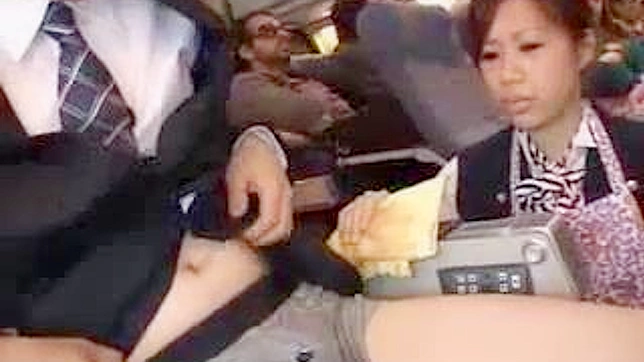 日本人スチュワーデスが飛行機内で熱い手コキをする