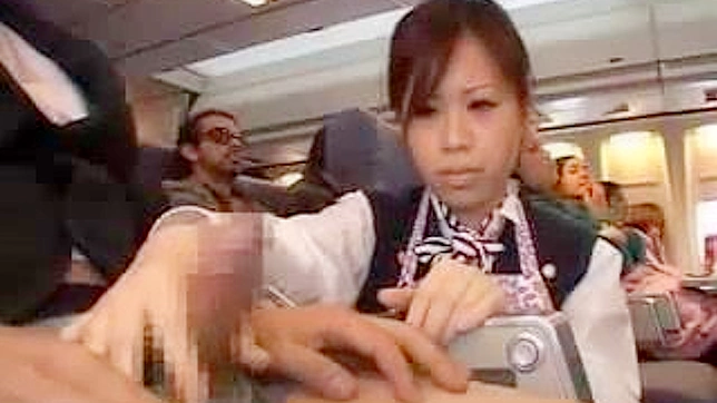日本人スチュワーデスが飛行機内で熱い手コキをする