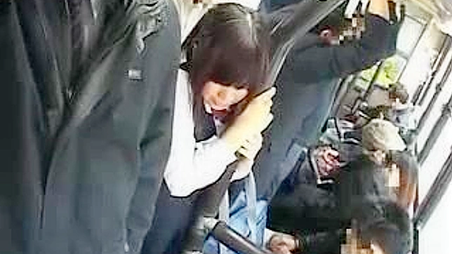 日本の純真さを探る - バスで体を触られオーガズムに達した10代女性