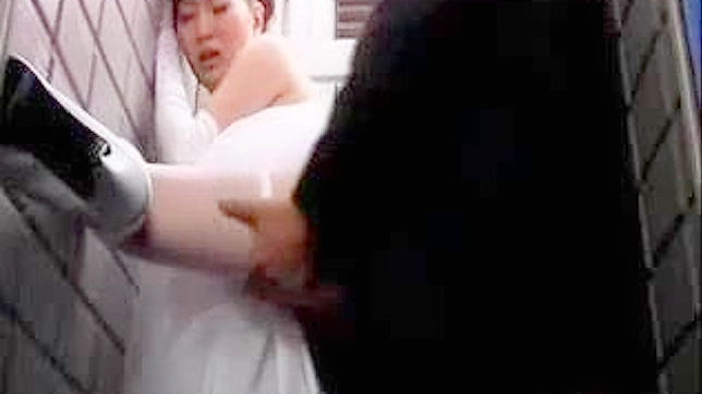 セクシーなニッポンのゴッドファーザーが新婚の花嫁を利用する