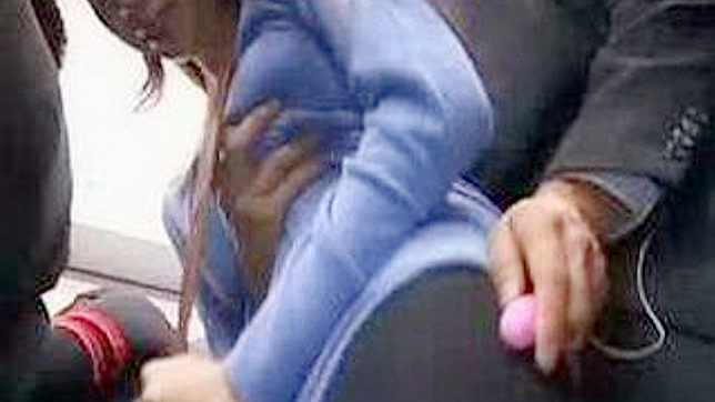 無実の女子学生が見知らぬ乗客に体を触られる