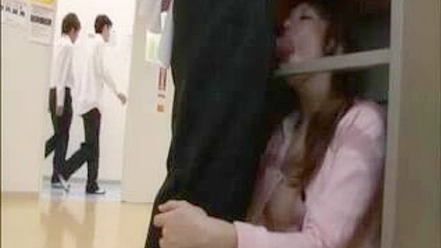 日本のポルノビデオ - 教室で研修教師と秘密のセックス