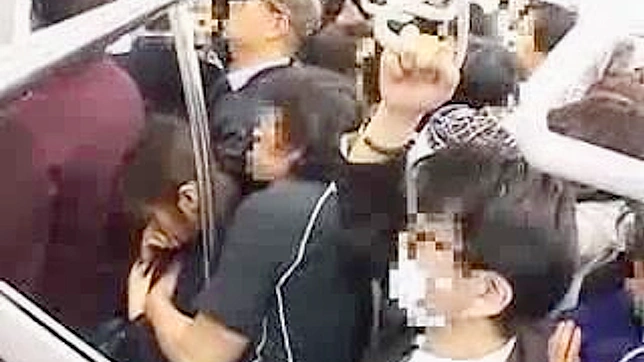 引き裂かれた日本の純潔 - 電車での痴漢行為がオーガズムの至福へと導く