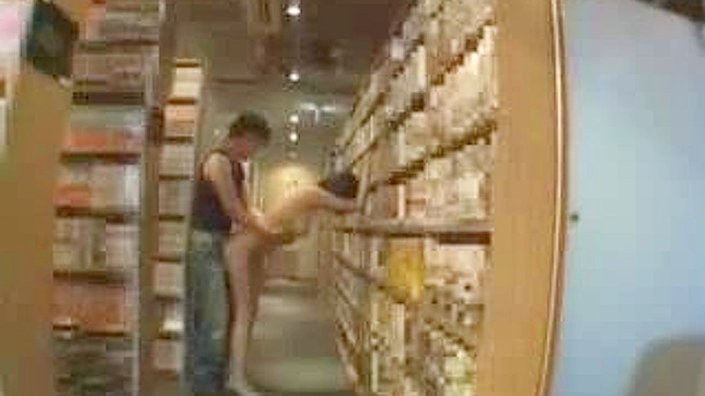 日本のポルノビデオ - 書庫でファックする