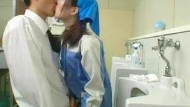 Japan Toilet Cleaner Gives Mind-Blowing Oral to Mystery Man