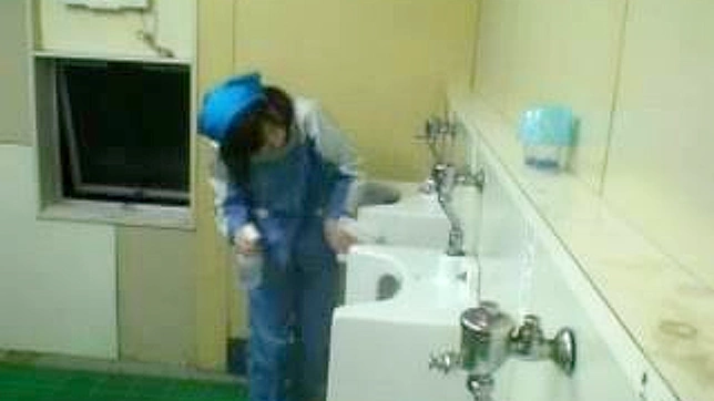 Japan Toilet Cleaner Gives Mind-Blowing Oral to Mystery Man