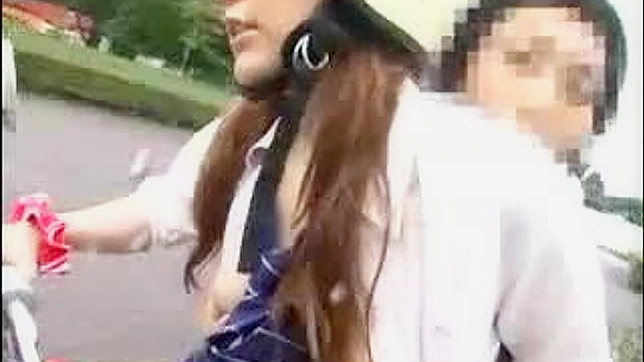 Nippon Bikini Beauty Gets Fingered by Pervy Stranger in Traffic