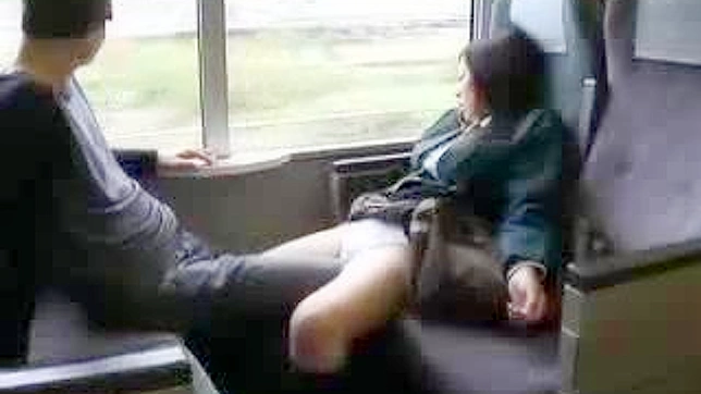 セクシーな眠れる森の美女 - アジアン・ティーン、電車でエッチな冒険