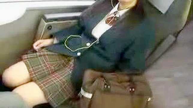 セクシーな眠れる森の美女 - アジアン・ティーン、電車でエッチな冒険