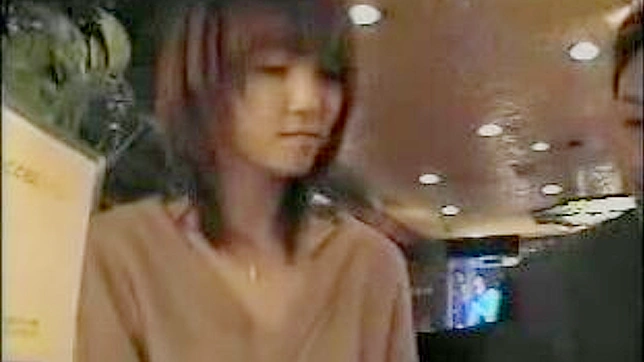 アマチュア・ポルノ・スター - 日本の若い美女が初めてカメラに映る