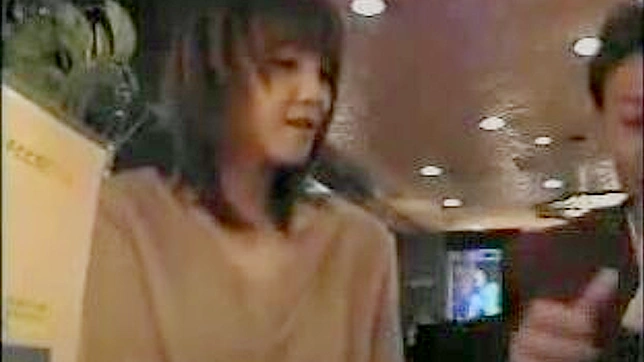 アマチュア・ポルノ・スター - 日本の若い美女が初めてカメラに映る