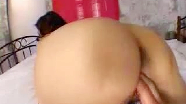 Streched and drilled - A Asian girl huge pussy gets filled