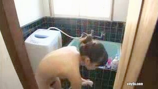 Caught on Cam! Real Asian Girls Peeing in Public