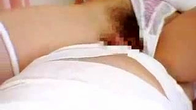 ニッポン・ポルノ・ビデオでエッチな看護婦が半身不随の患者に情熱的な快楽を与える