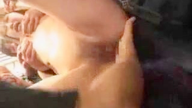 JAV 無垢な少女が電車内で体を触られ犯される