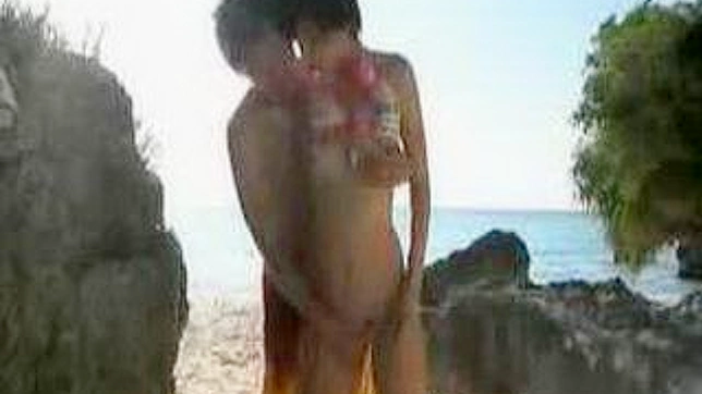 ビキニ姿のセクシーJKとビーチで公開セックス