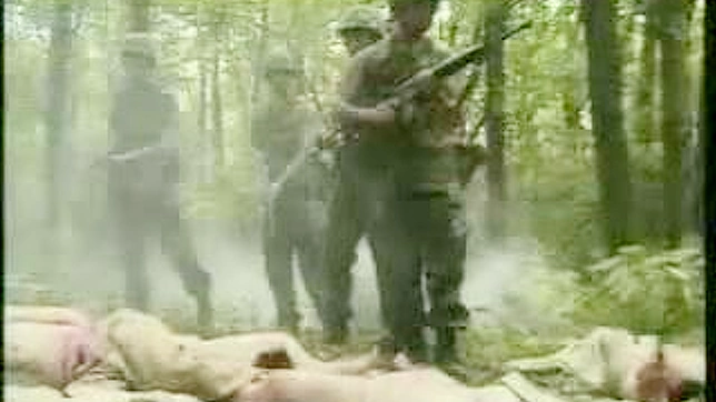 オリエンタル・アーミー・セクシュアル・コンクェスト - すべての兵士と捕らわれのメスをフィーチャーしたポルノ・ビデオ