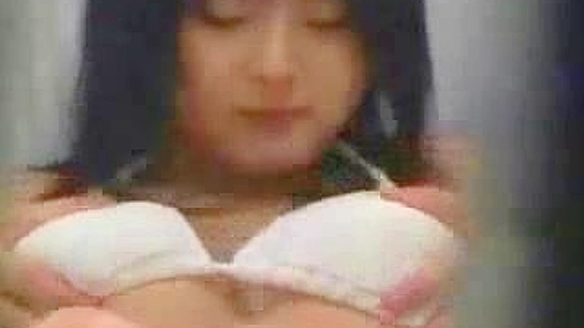 日本の婦人科クリニックで隠しカメラを使ってセクシーな検査を受ける
