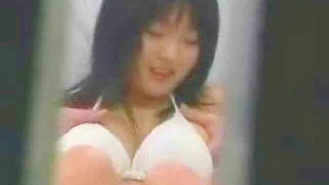 日本の婦人科クリニックで隠しカメラを使ってセクシーな検査を受ける