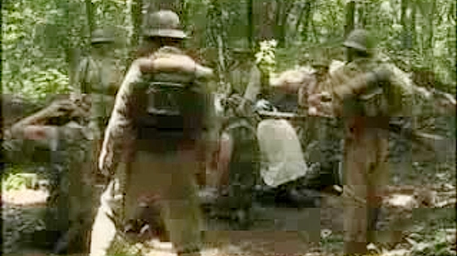 戦闘で敵を倒した後、兵士たちが捕らえた女性たちをファンタジーで犯す。