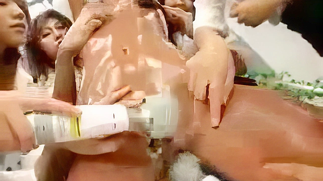 セクシーなストッキングを穿いた医師が、病院の受付で看護婦のマンコを舐め回す。