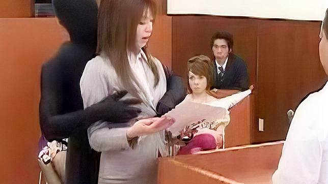 透明人間が日本で宮廷劇を演じる