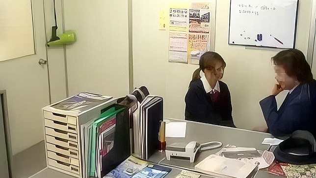 日本の警察署は泥棒少女に容赦しない