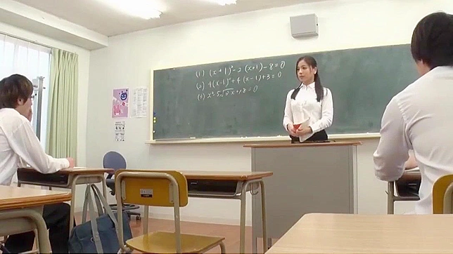 日本の女教師が公衆の面前で輪姦される。