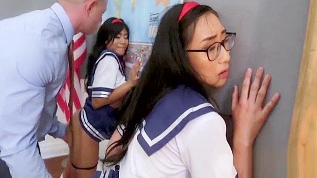 アマチュア・ハードコアで日本人生徒が白人教師のチンポに執着する