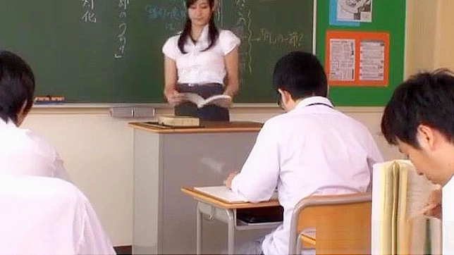 アンコントローラブル・ミラ - アジア人教師がハイヒールでディルドを使ったポルノ・オナニーをする
