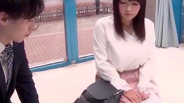 日本人の素人美女が教師と後背位をとる