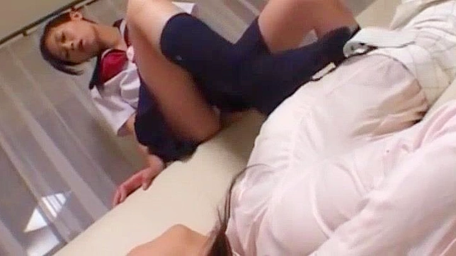 足フェチの日本の女子大生が教師に尻を舐めさせる