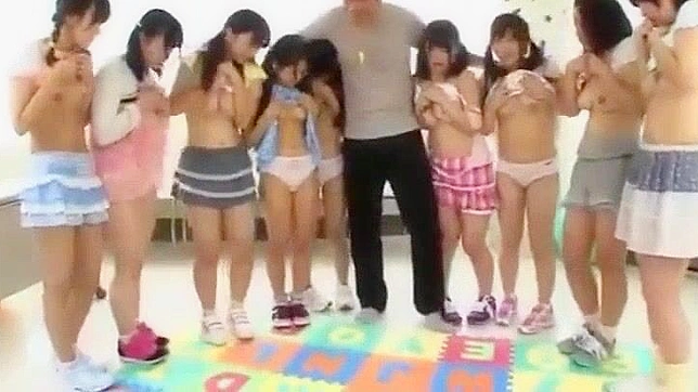 日本のコスプレ教師のオナニー＆グループセックス・ポルノ