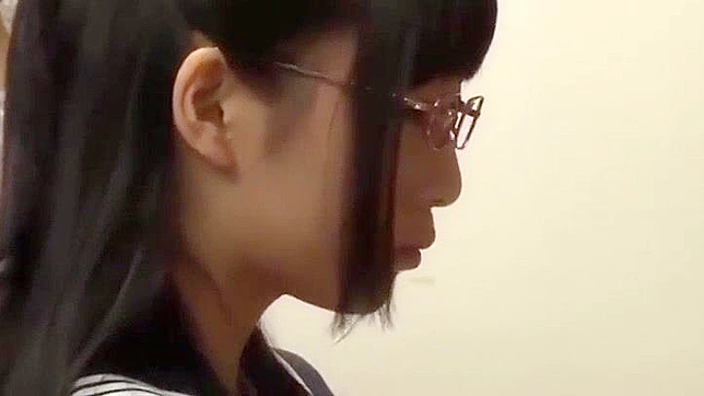 日本のレズビアンのティーンが図書館でステップファンタジーに潮を吹く