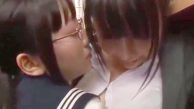 日本のレズビアン女子校生が図書館のステップで教師を誘惑する