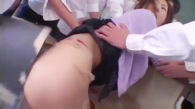 日本の大学教師が毛深いミルフの生徒とぶっかけ＆輪姦する