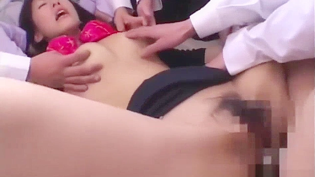 日本の大学教師が毛深いミルフの生徒とぶっかけ＆輪姦する