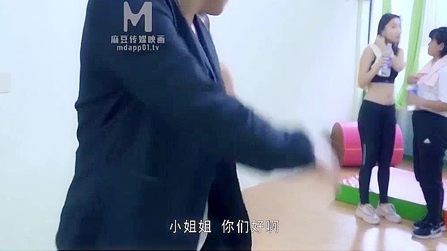 日本人のコスプレ教師が巨根で無修正ディープスロート