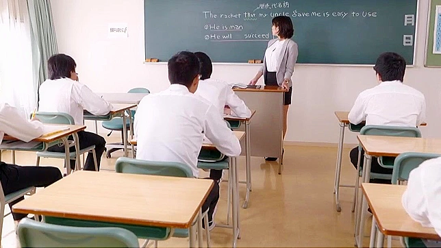 熟女教師が水着フェチビデオで生徒を淫乱にする
