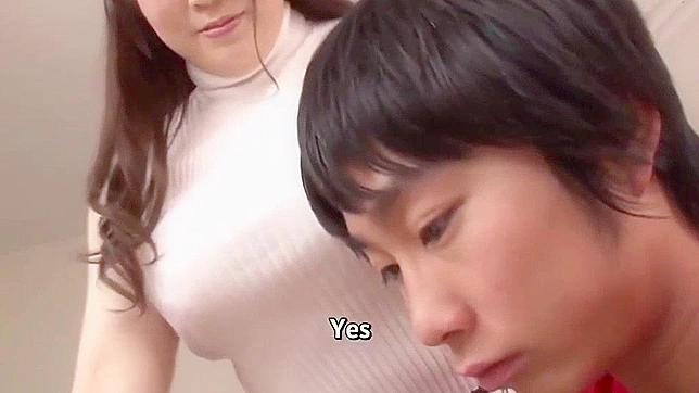 日本の熟女教師が巨乳のアジアン・ポルノで生徒にフェラチオする