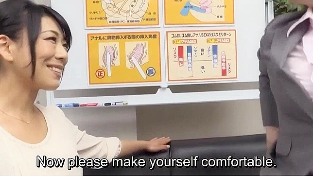 日本のレズビアン熟女がHDでアナルセックスに備える
