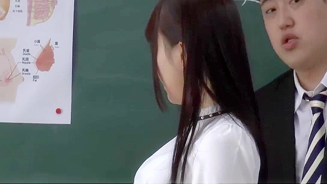 日本人教師がHD無修正ポルノビデオで毛深いマンコに指を入れる