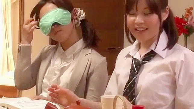 日本の女子校生、クンニと乳房プレイでおっぱいフェチ