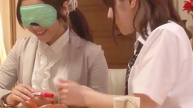 日本の女子校生、クンニと乳房プレイでおっぱいフェチ