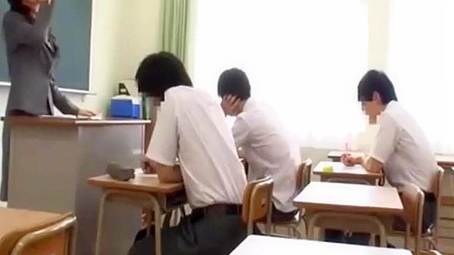 日本人教師のオシッコ休憩がハードコアなアナルファックに変わる