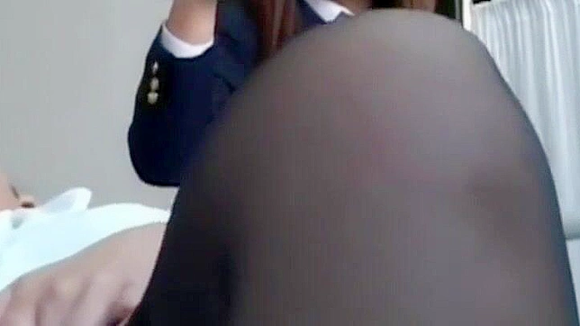 CFNMアマチュアビデオで日本の女子校生がエッチな先生にお仕置きされる