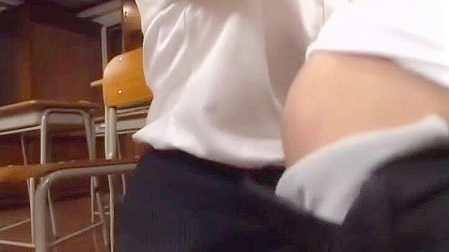巨乳女教師・湯川エリ、日本のAVで熱いフェラチオを披露する